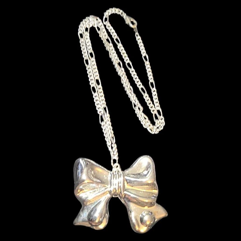 Vintage Silver Tone Puffy Bow Pendant Necklace Figaro Chain Statement 24in